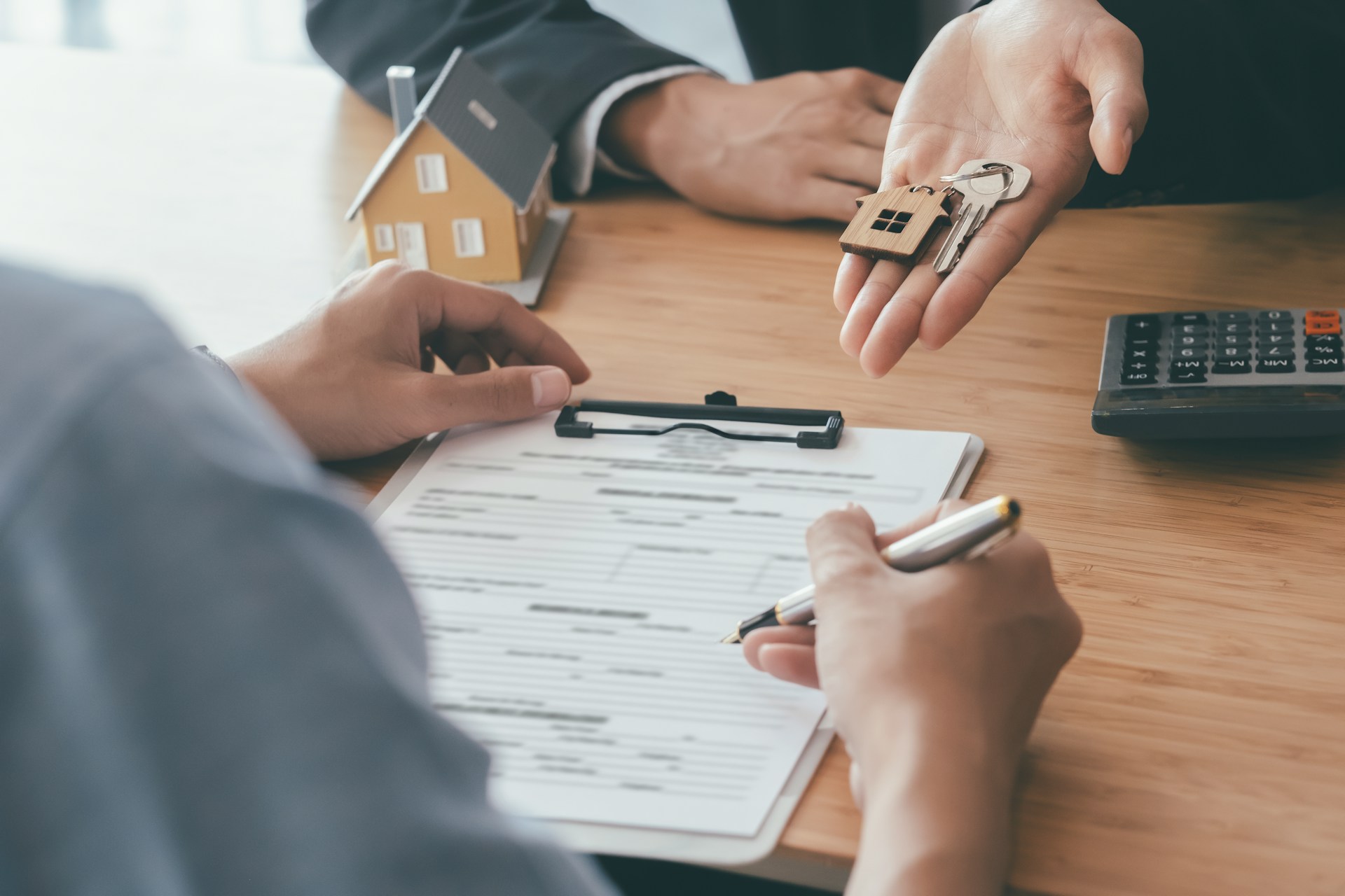 Unpacking the Pros and Cons of Reverse Mortgage for Seniors